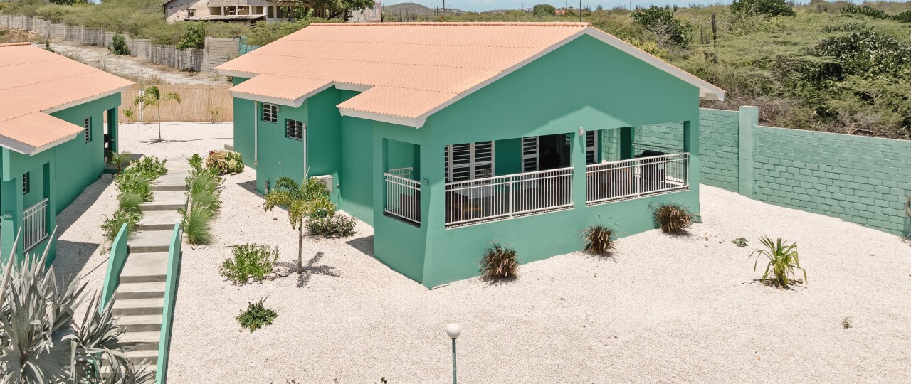 Deluxe bungalow droneaanzicht.jpg