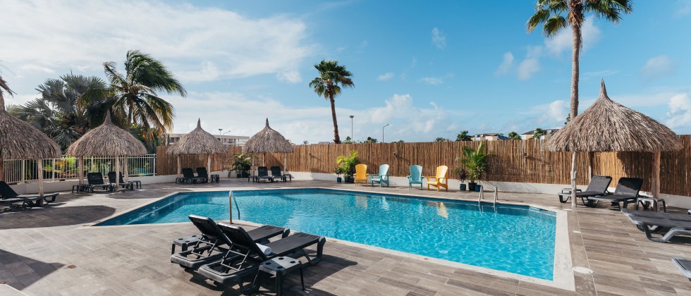 pool-resort-mambo-beach