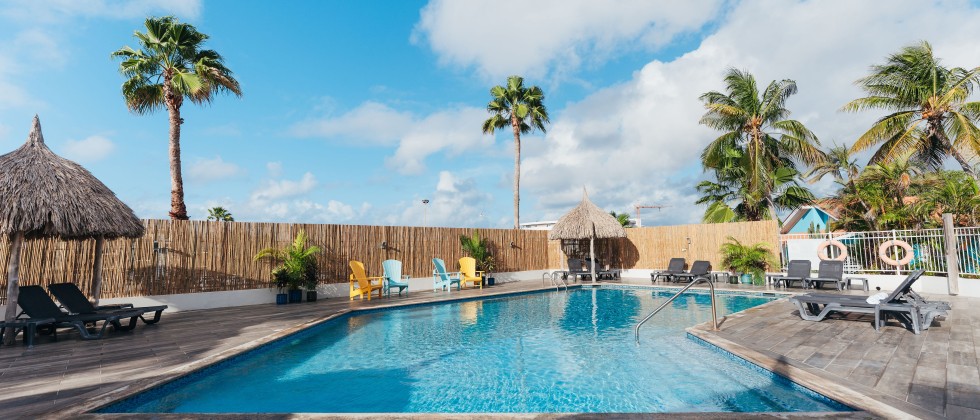 pool-mambo-beach-resort