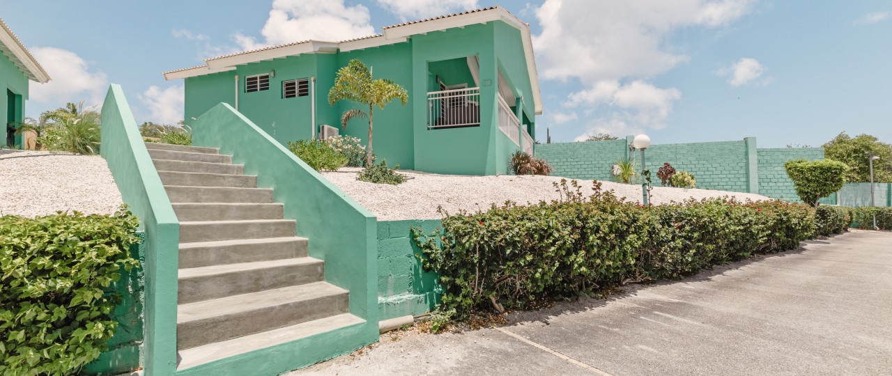 Deluxe bungalow buitenaanzicht.jpg