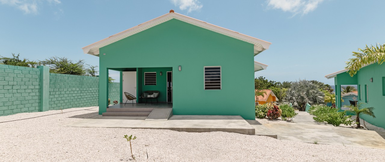 Buitenaanzicht deluxe bungalow.jpg