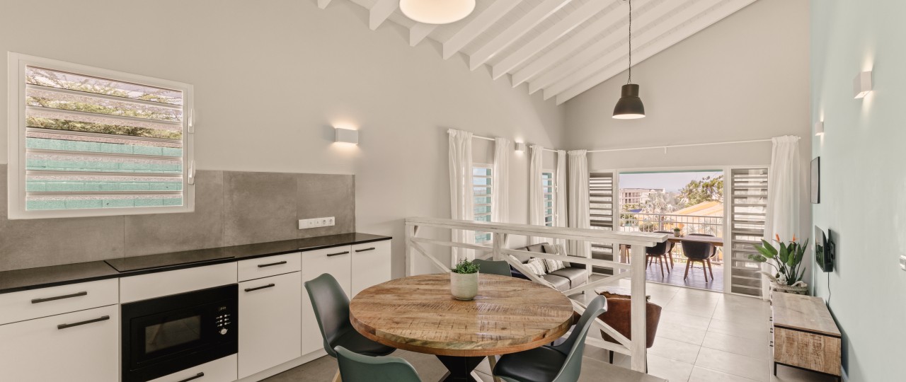 Keuken_woonkamer overzicht deluxe bungalow.jpg